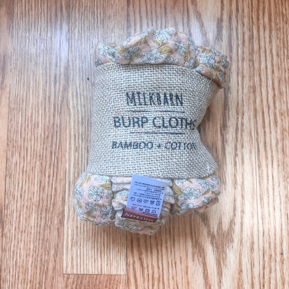 Mulkbarn burp clothes